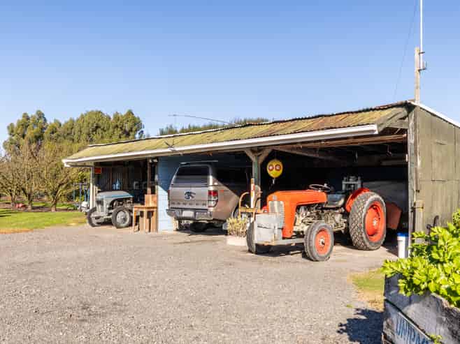 934 Riverslea Road South, Longlands