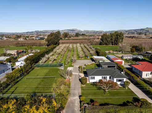 934 Riverslea Road South, Longlands