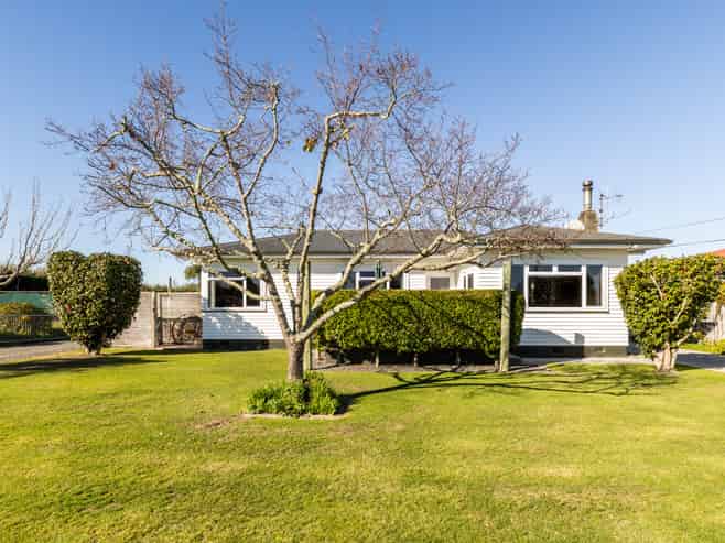 934 Riverslea Road South, Longlands
