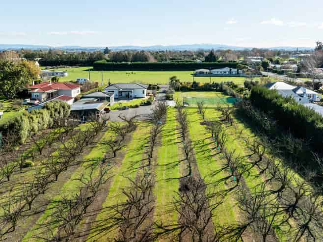 934 Riverslea Road South, Longlands