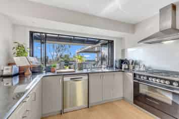 27 Awatea Terrace, Lynmore