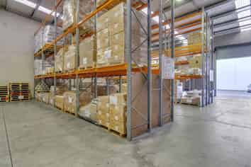 Tidy industrial in central location