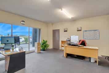 Tidy industrial in central location