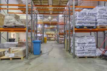Tidy industrial in central location