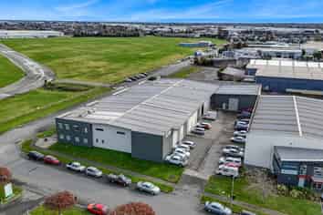 Tidy industrial in central location