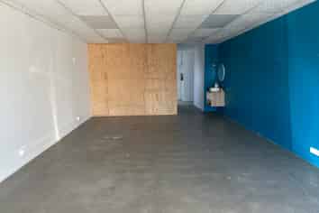 Busy Rosedale Complex - Prime Retail/Office
