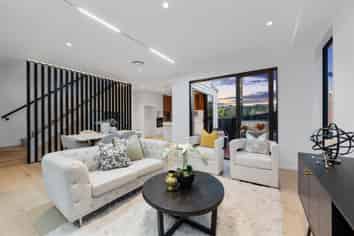 4/1 Montana Avenue, Murrays Bay