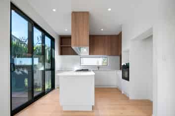 4/1 Montana Avenue, Murrays Bay