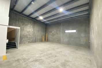Modern Industrial Unit – Airport Precinct
