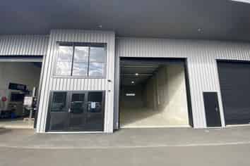Modern Industrial Unit – Airport Precinct