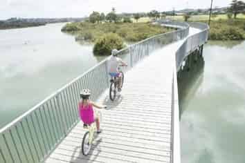 15/188 Centreway Road, Orewa