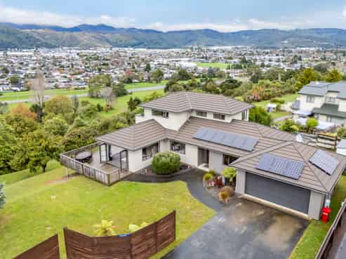 9 Colin Guppy Crescent, Riverstone Terraces