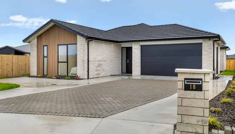 18 Taurangawaka Road, One Tree Point