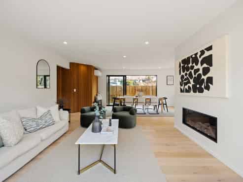 4/15 Lake Domain Drive, Hamilton Lake