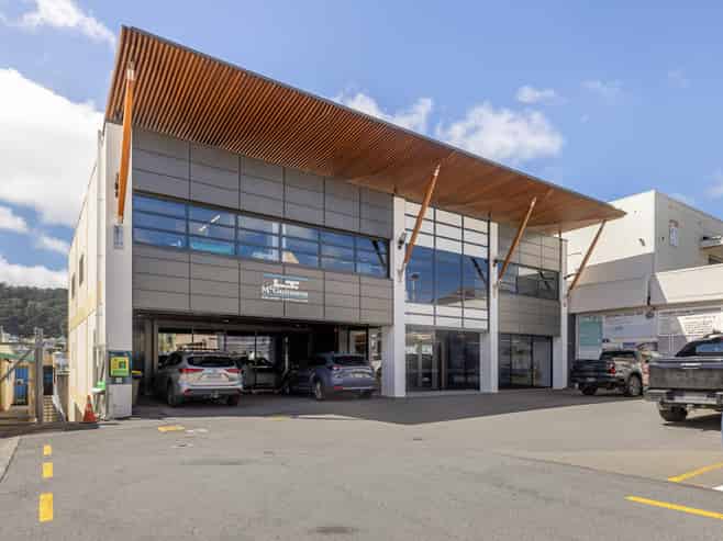 High quality office off Tory Street