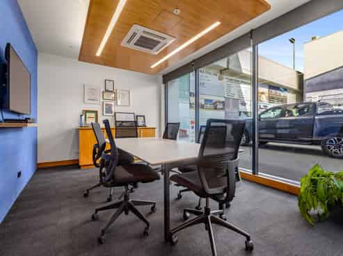 High quality office off Tory Street