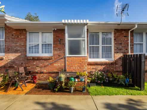 2/10 Walker Road, Point Chevalier