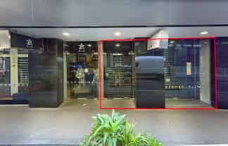 RETAIL OR GRAB AND GO F&B ON HIGH STREET
