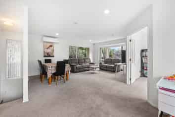 35 Rifleman Rise, Unsworth Heights