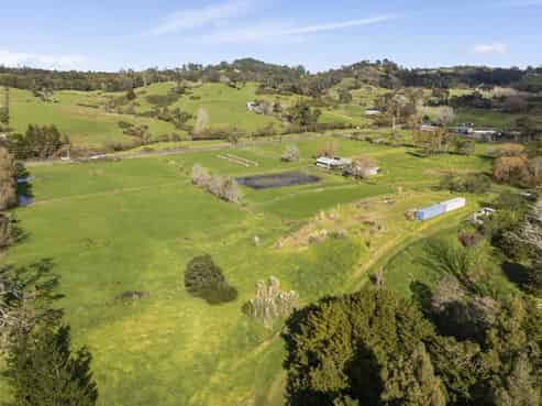 320 Pine Valley Road, Dairy Flat