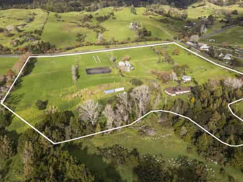 320 Pine Valley Road, Dairy Flat