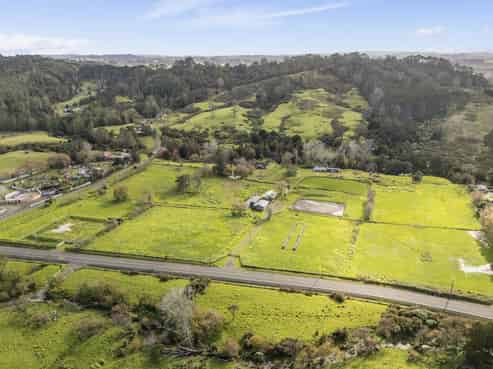 320 Pine Valley Road, Dairy Flat