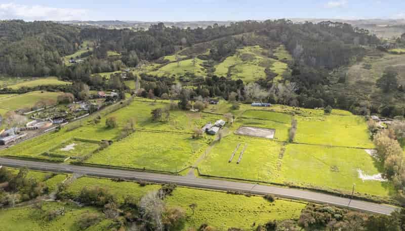 320 Pine Valley Road, Dairy Flat