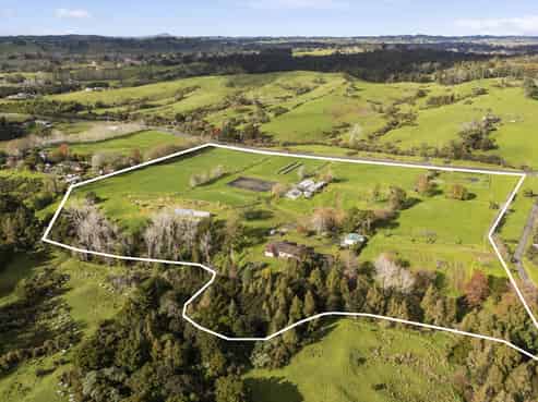 320 Pine Valley Road, Dairy Flat