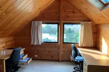 Office comfort – a Lockwood classic for lease!