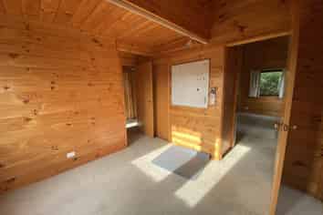 Office comfort – a Lockwood classic for lease!