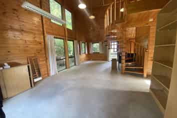 Office comfort – a Lockwood classic for lease!