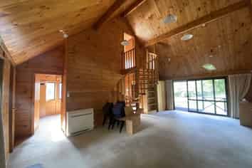 Office comfort – a Lockwood classic for lease!