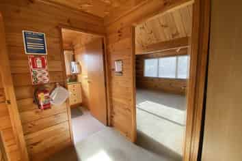 Office comfort – a Lockwood classic for lease!