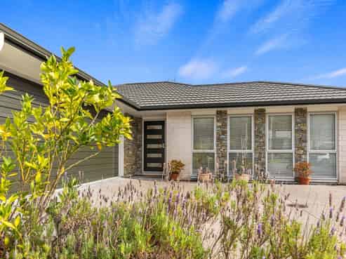 14 Rochfort Crescent, Pyes Pa