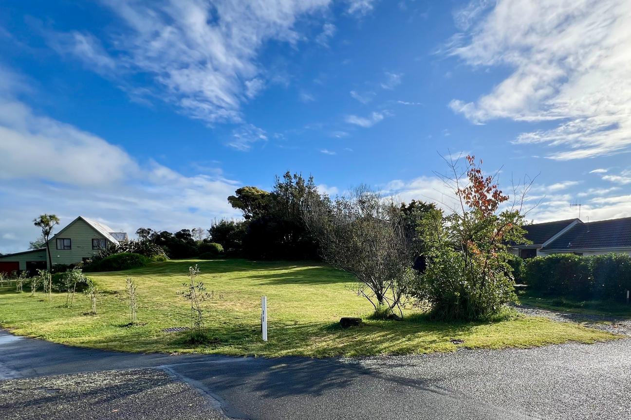 Prime 728sqm Section in Paraparaumu Beach - Mehr