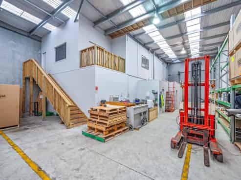 STRATEGIC COMMERCIAL OPPORTUNITY IN ALBANY
