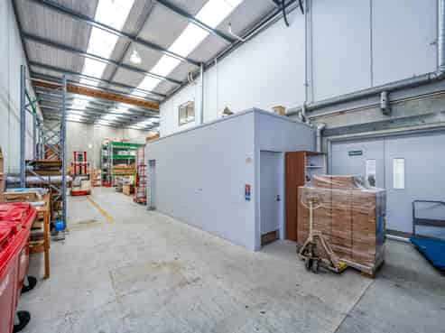 STRATEGIC COMMERCIAL OPPORTUNITY IN ALBANY
