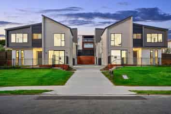 3 & 4/1 Montana Avenue, Murrays Bay