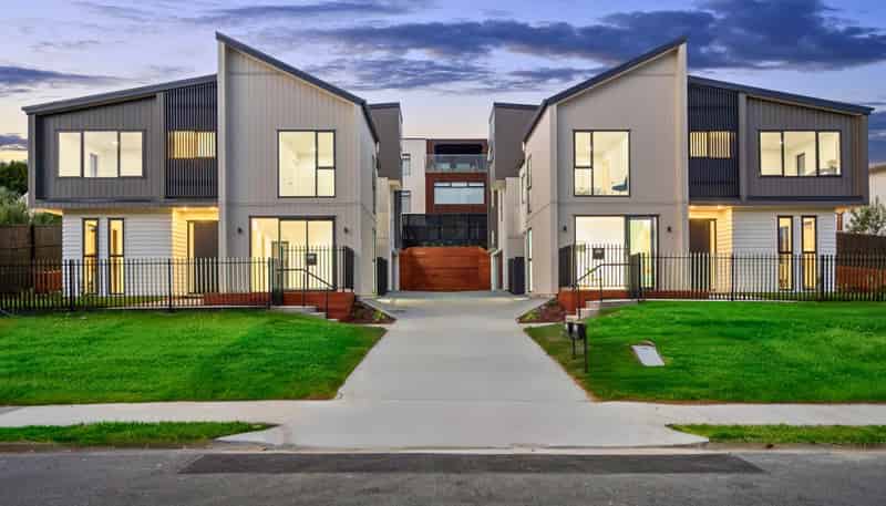3 & 4/1 Montana Avenue, Murrays Bay