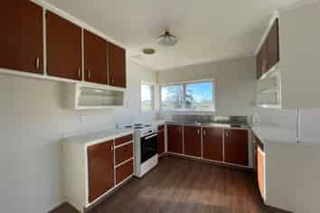 1373  Dairy Flat Highway, Dairy Flat