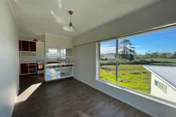 1373  Dairy Flat Highway, Dairy Flat