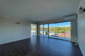 1373  Dairy Flat Highway, Dairy Flat