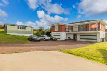 1373  Dairy Flat Highway, Dairy Flat