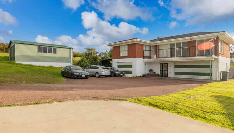 1373  Dairy Flat Highway, Dairy Flat