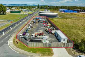 Industrial Space/Yard - Vacant Possession!
