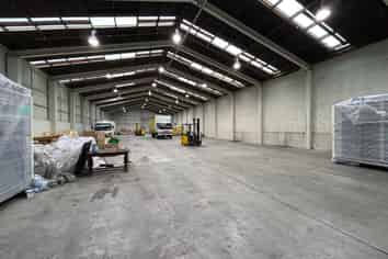 Warehouse with Front and Rear Yards