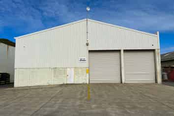 Warehouse with Front and Rear Yards