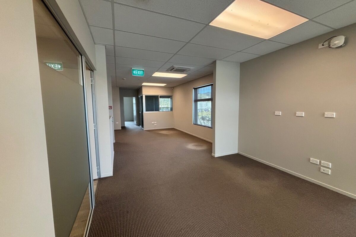 Sunny Level 1 Office Space - Prikaz 3