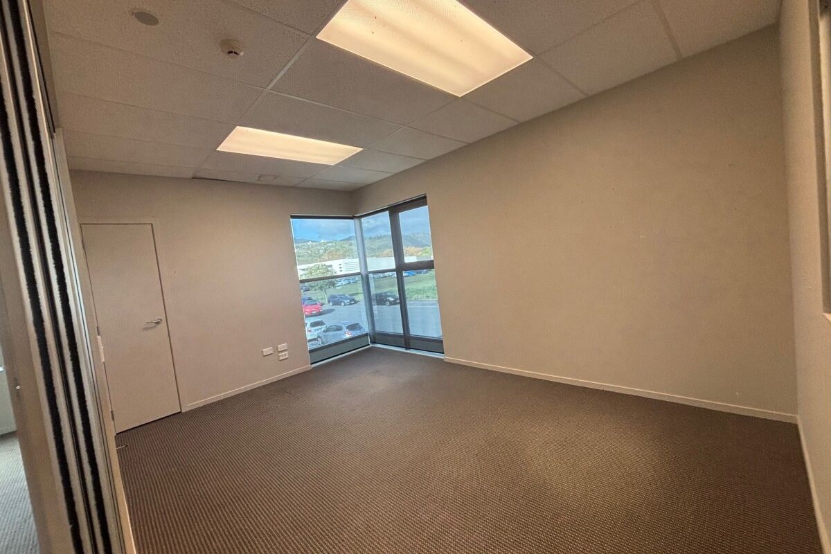 Sunny Level 1 Office Space - Prikaz 5