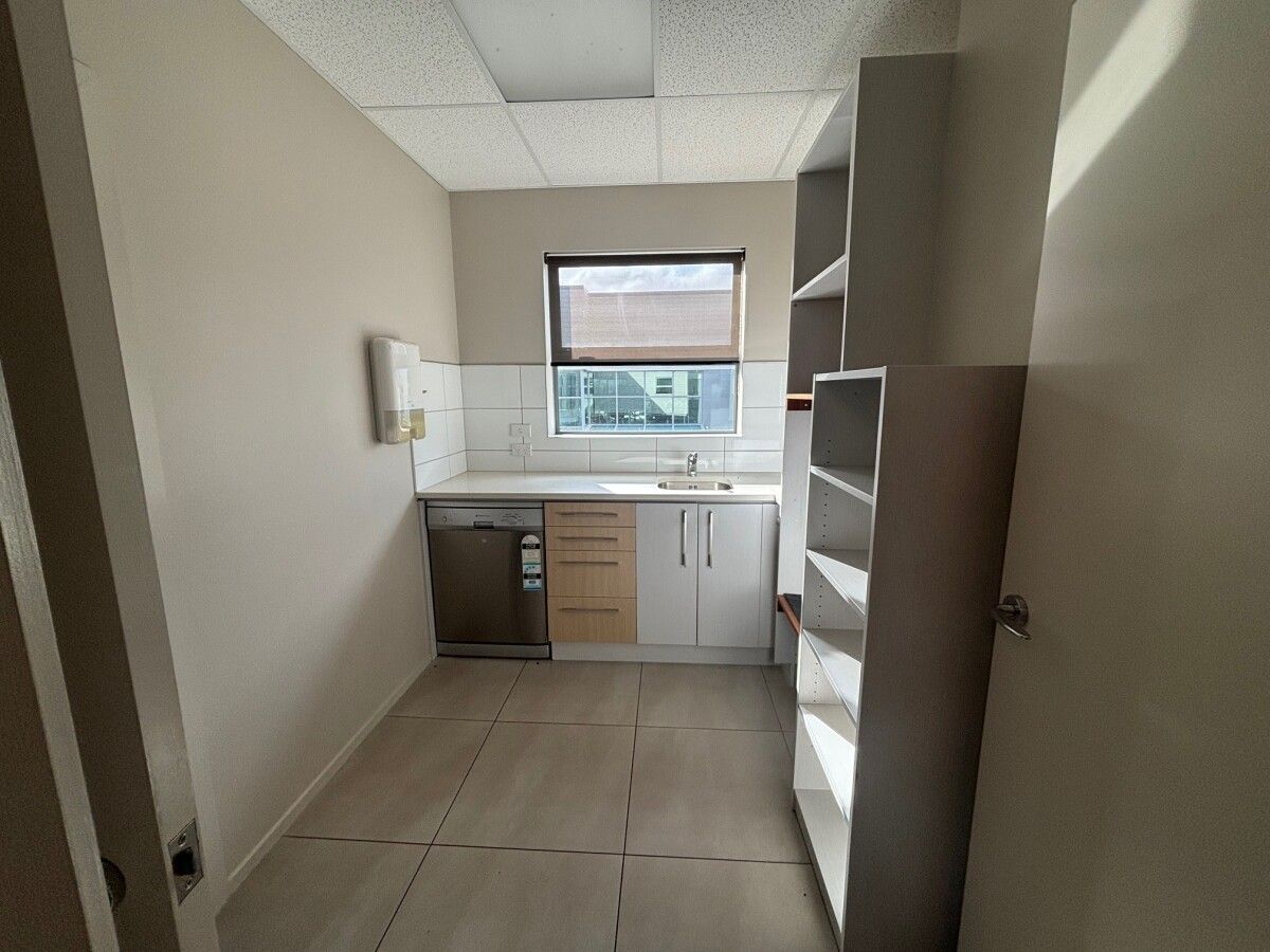Sunny Level 1 Office Space - Visning 6